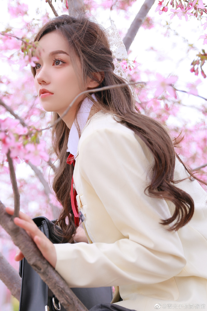 李嘉明舆论危机:蹭热度翻车,仓促道歉只为保流量